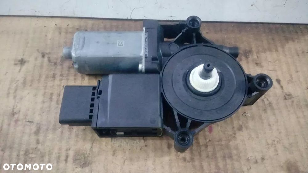 SILNICZEK SZYBY OPEL CROSSLAND 1137329068 - 2