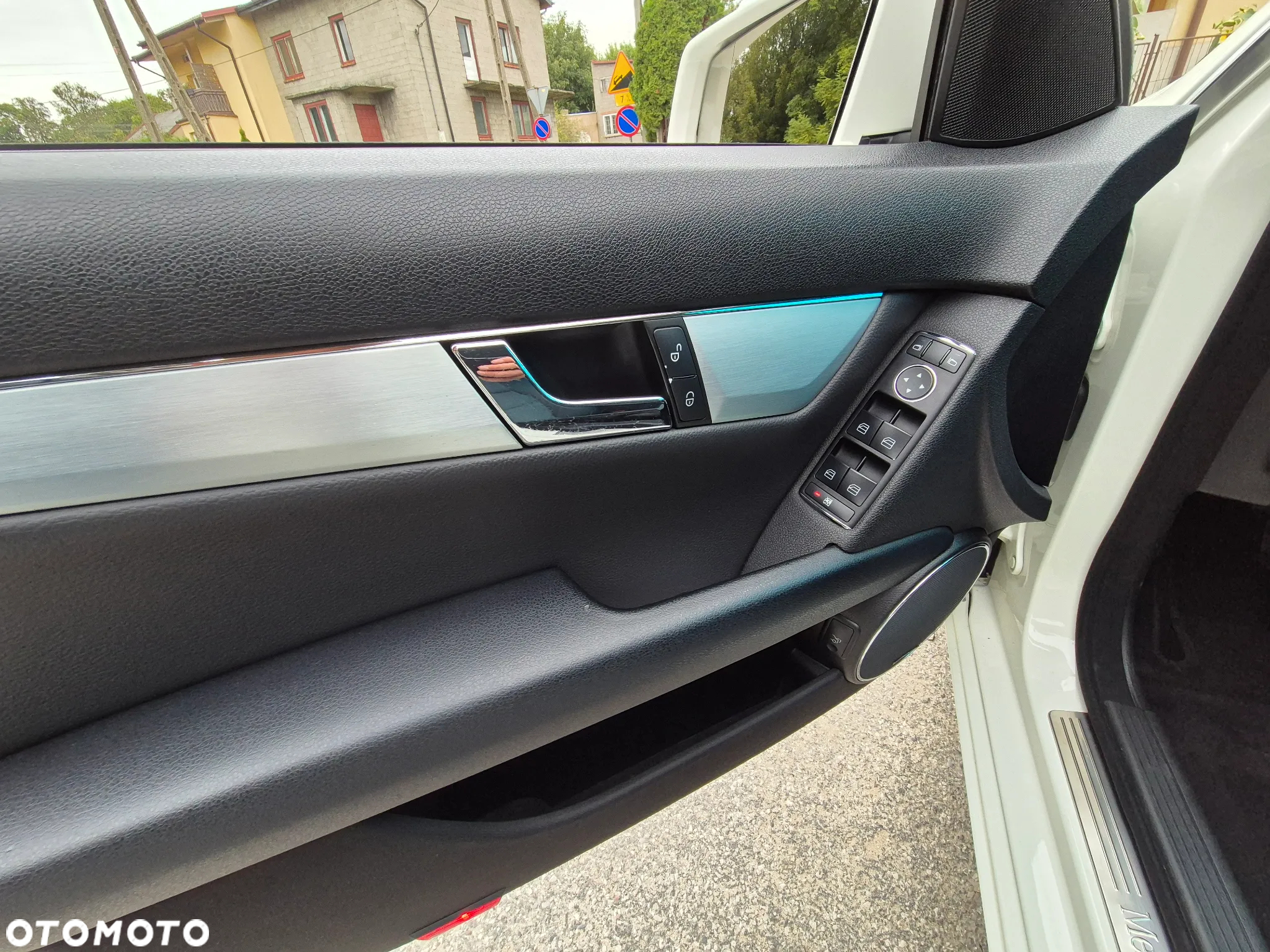 Mercedes-Benz Klasa C 180 T Kompressor BlueEFFICIENCY Avantgarde - 28