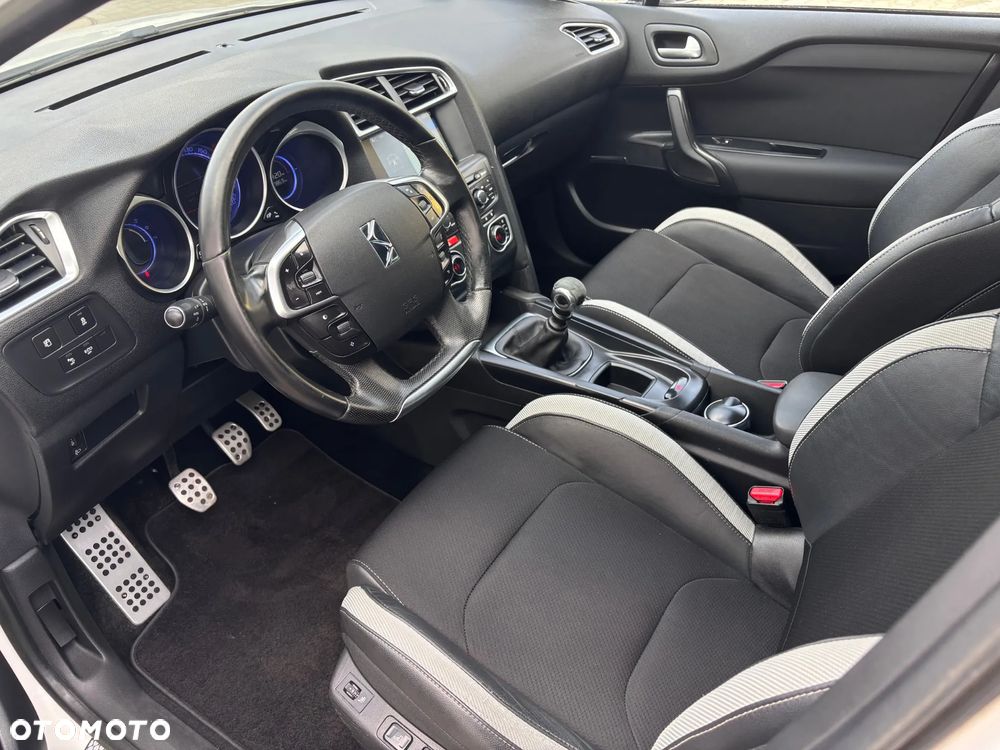 Citroën DS4 e-HDi 115 SoChic - 9