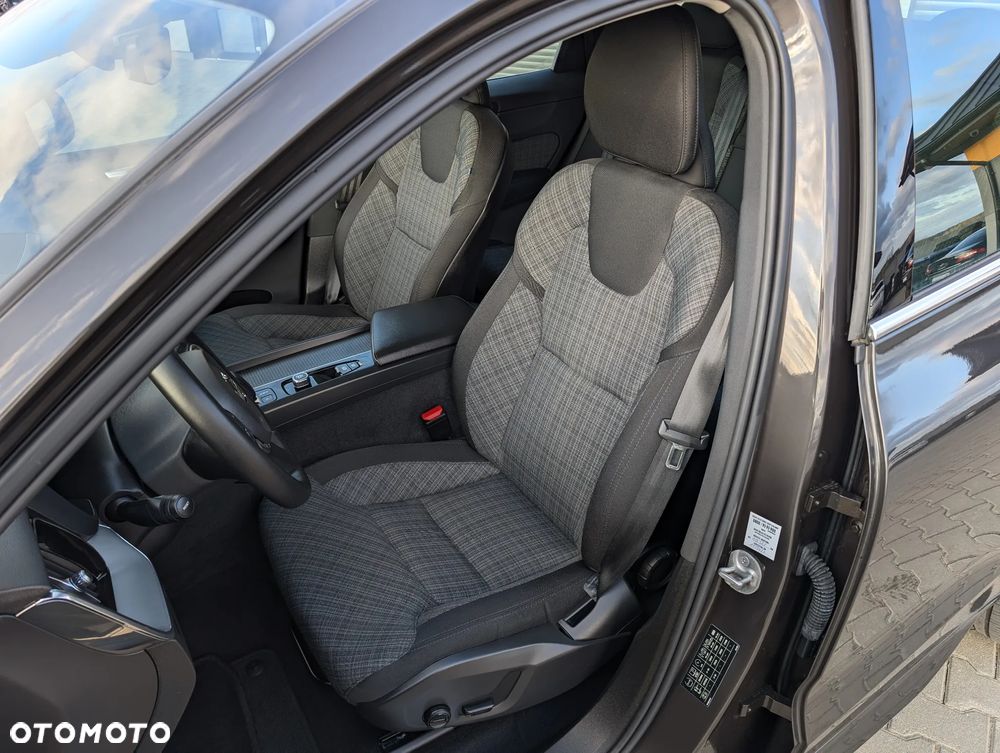 Volvo XC 60 B4 B Essential - 34