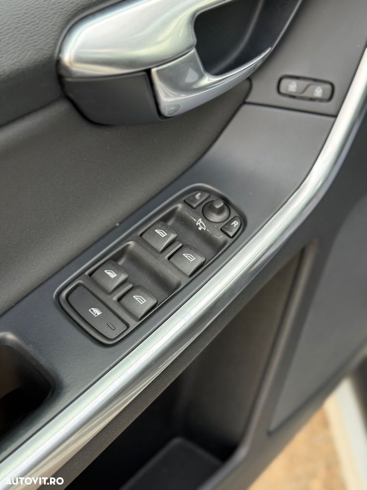 Volvo XC 60 D4 Geartronic Kinetic - 25