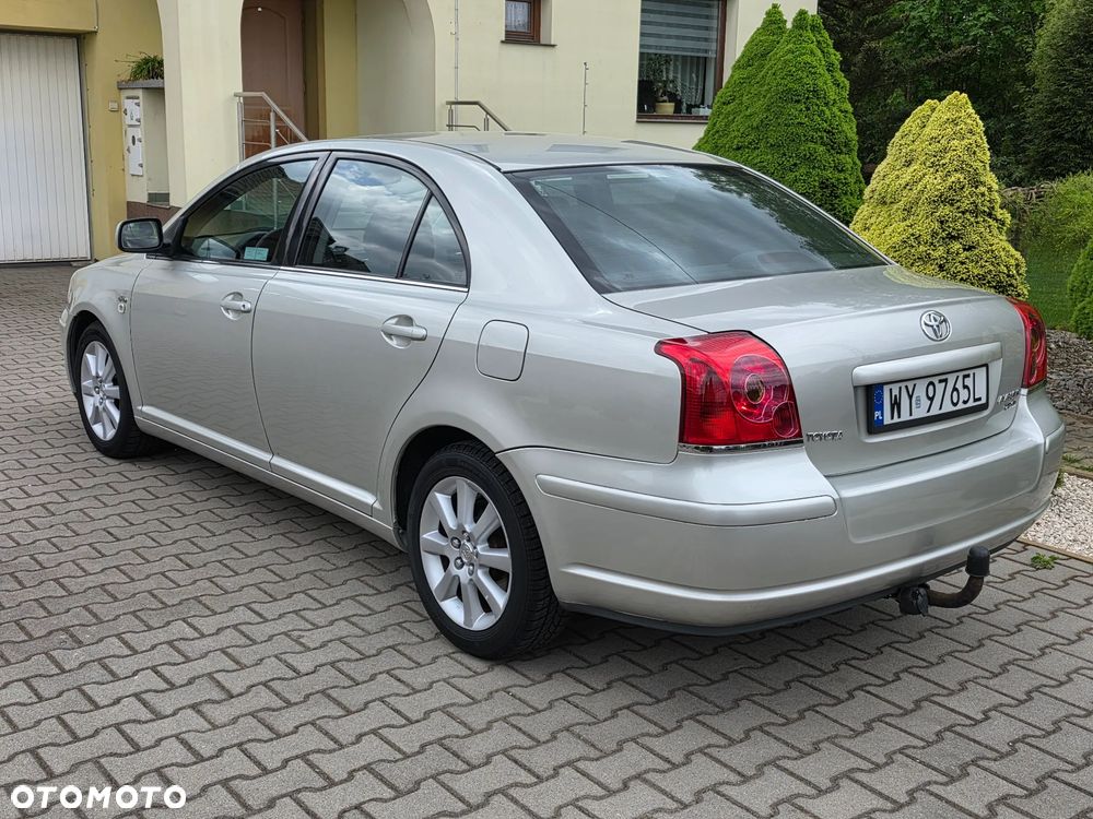 Toyota Avensis 2003 photo 2