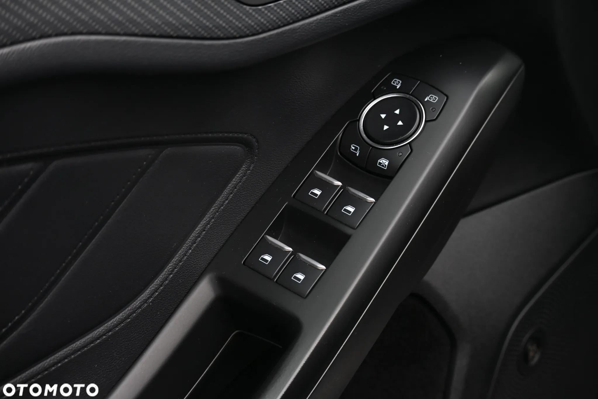 Ford Focus 1.5 EcoBoost ST-Line X - 26