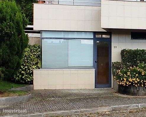 Loja 12m2 Rua Prof. Abel Salazar, 25, Valbom com WC