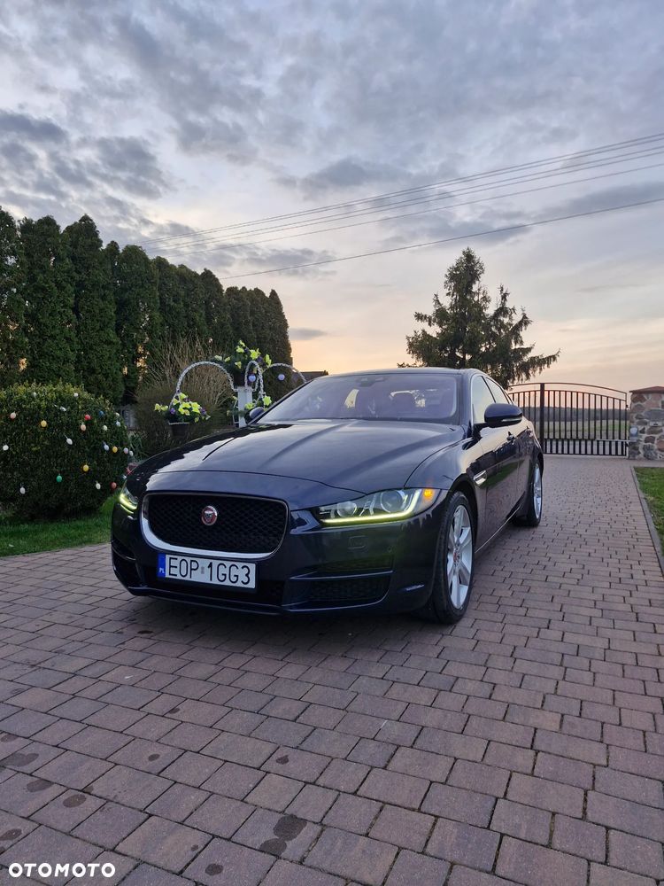 Jaguar XE 2.0 T Prestige - 1