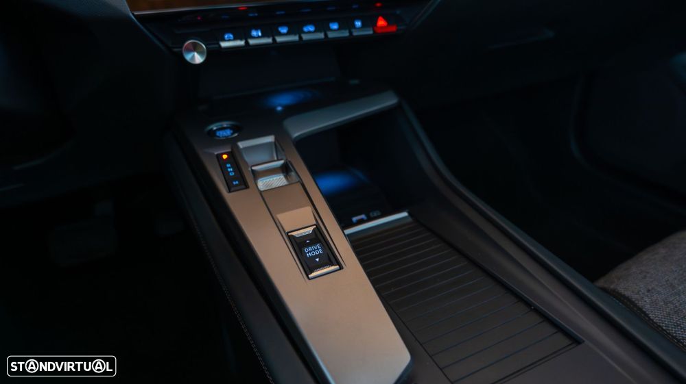 Peugeot 408 1.2 PureTech Allure EAT8 - 14