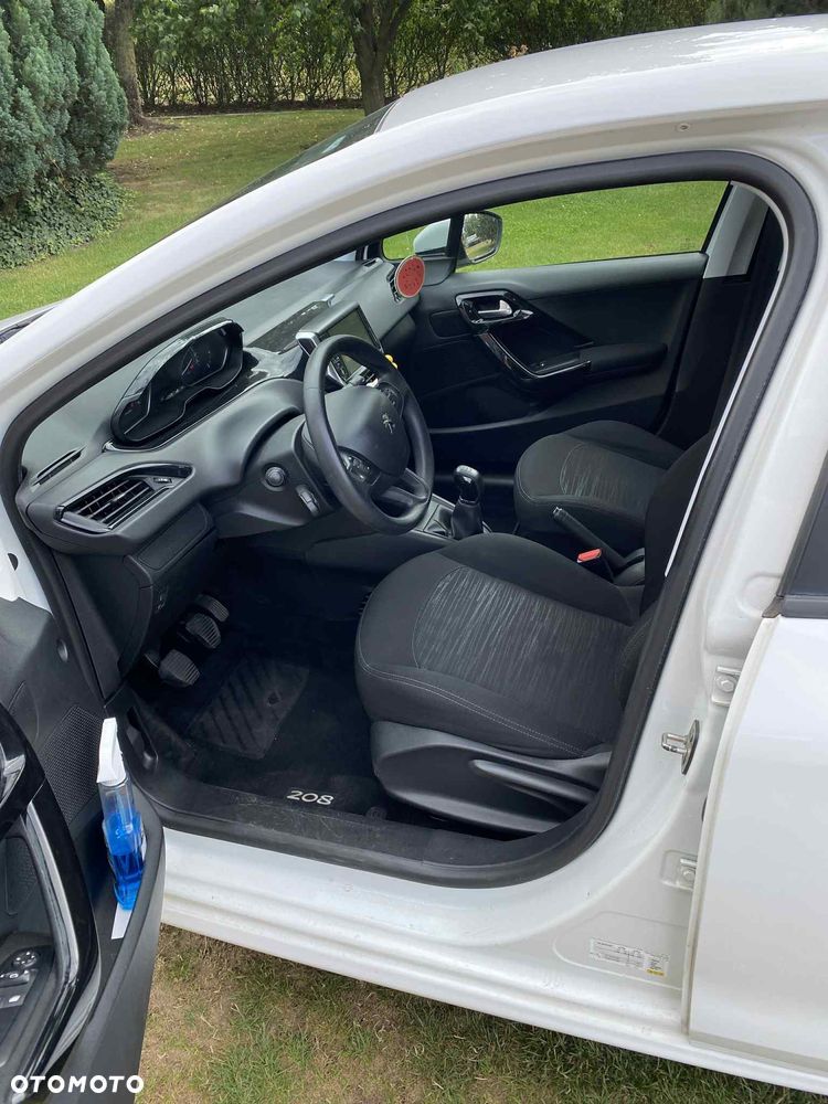 Peugeot 208 - 6