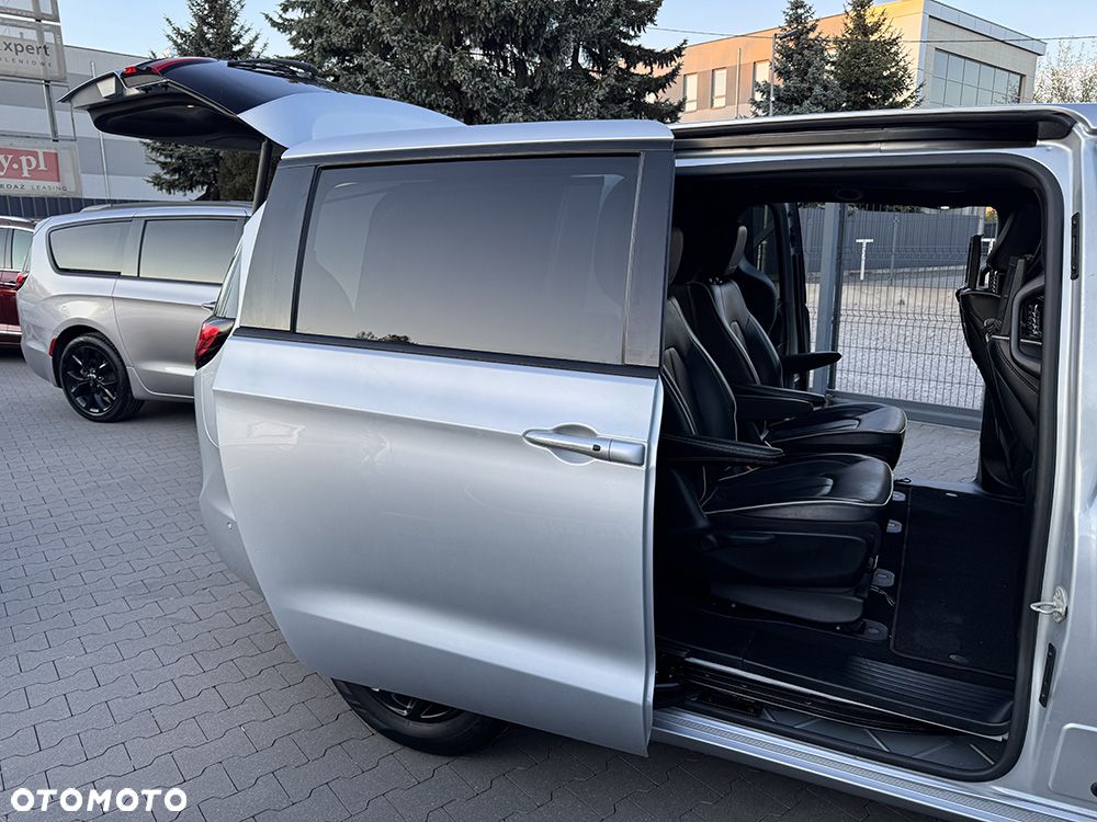 Chrysler Pacifica - 16