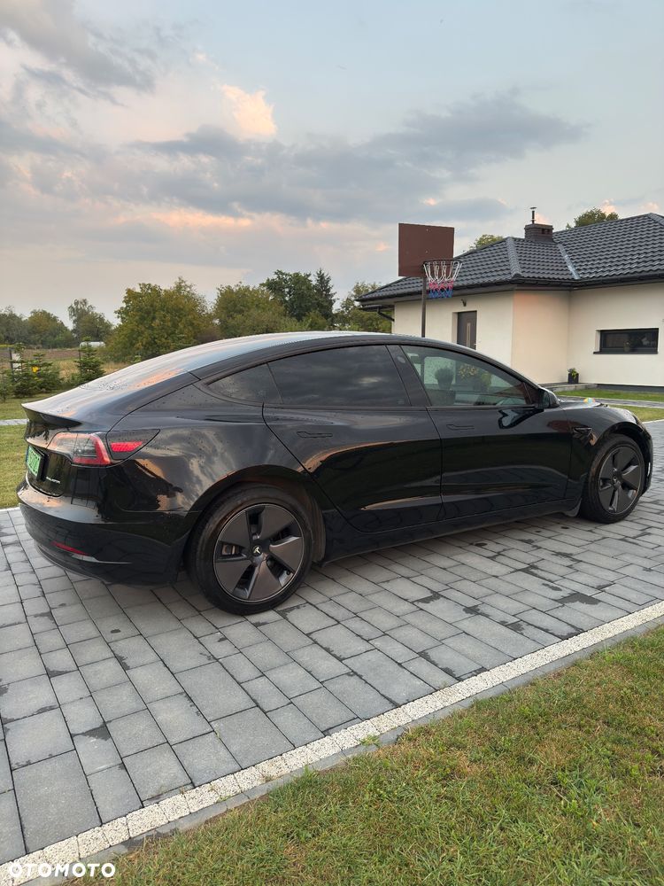 Tesla Model 3 - 3