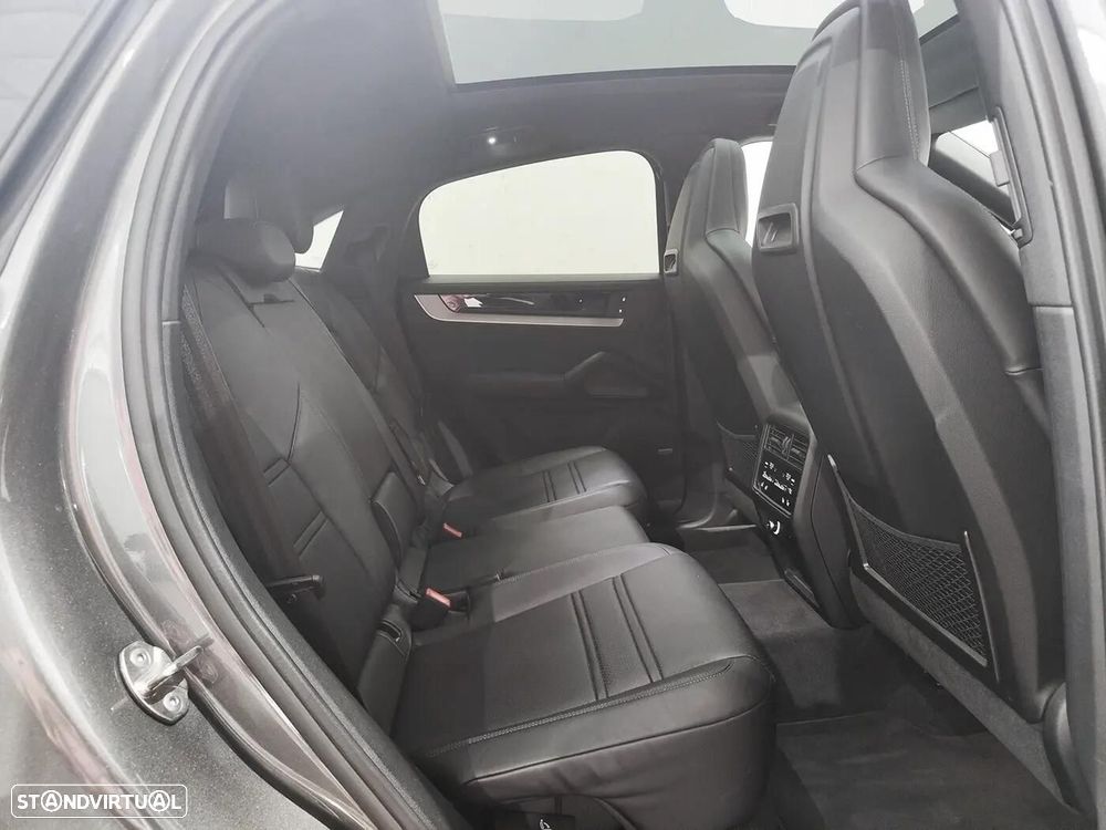 Porsche Cayenne Coupé E-Hybrid - 36