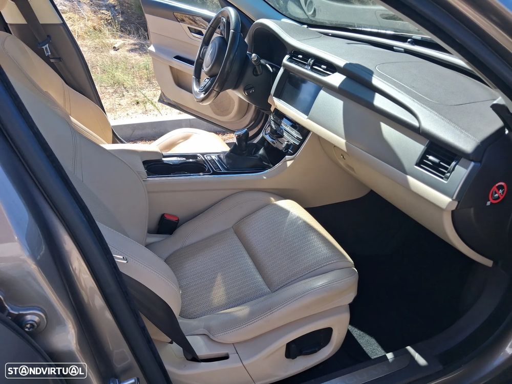 Jaguar XF E-Performance Prestige - 27