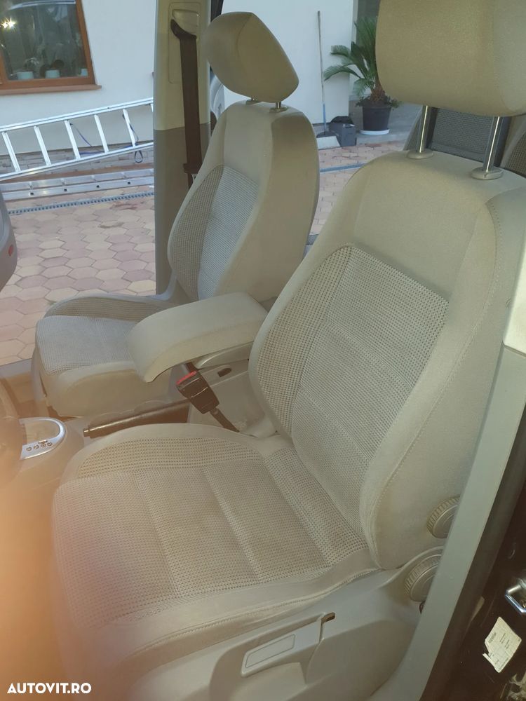 Volkswagen Touran - 18