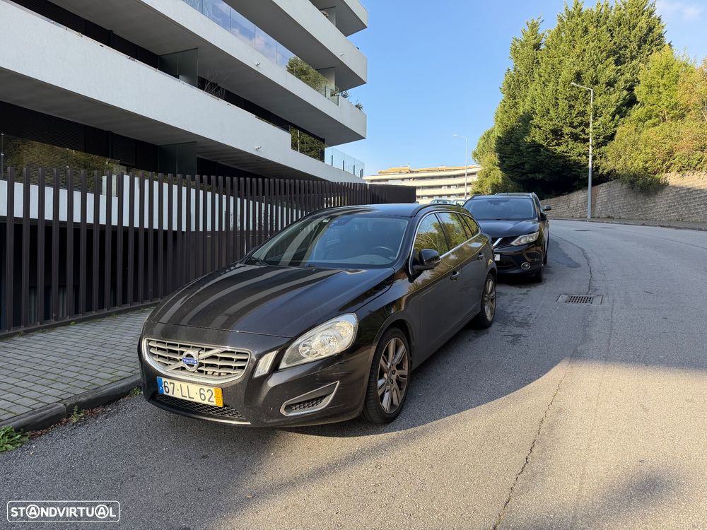 Volvo V60 2.0 D3 Summum - 1
