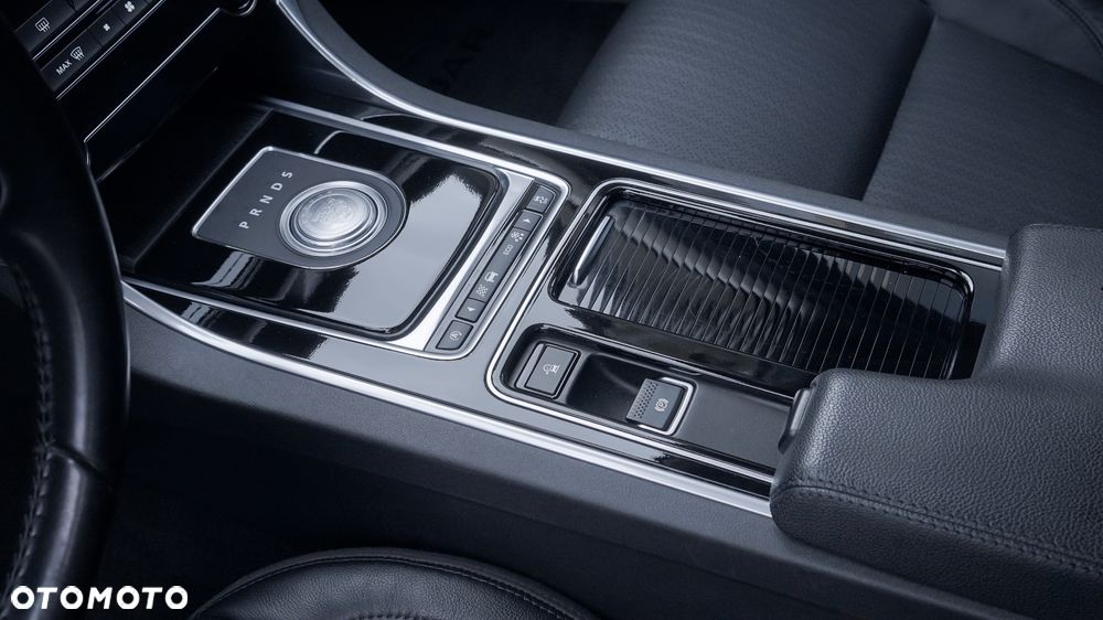 Jaguar XF 2.0 i4D Prestige - 6