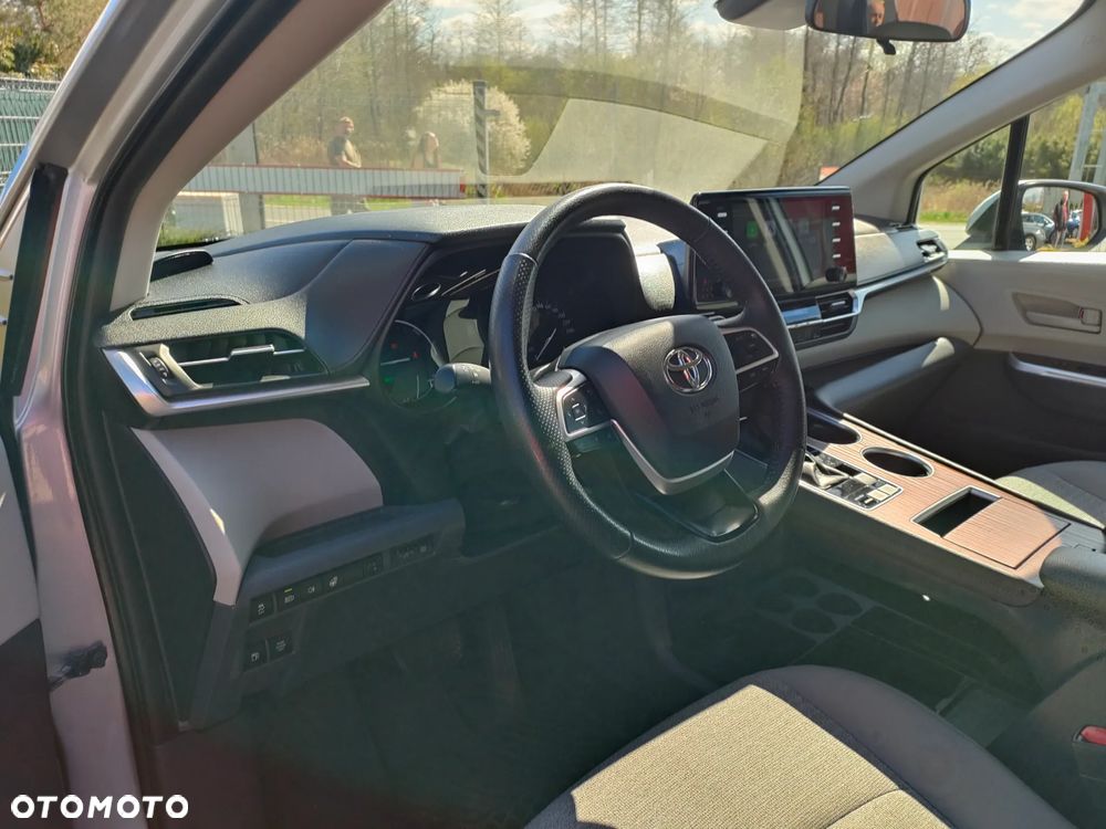 Toyota Sienna - 18