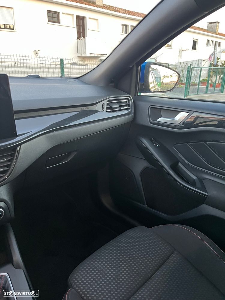 Ford Focus 1.0 EcoBoost Hybrid ST-LINE X - 12