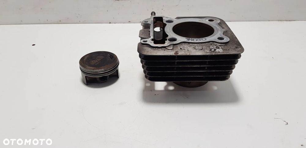 Yamaha YBR 250 - Cylinder Tłok Pierścienie - 1