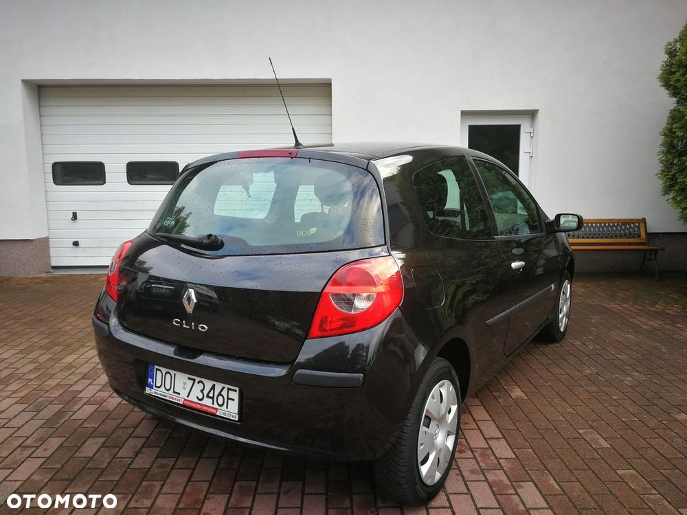 Renault Clio 1.2 16V 75 Expression - 10