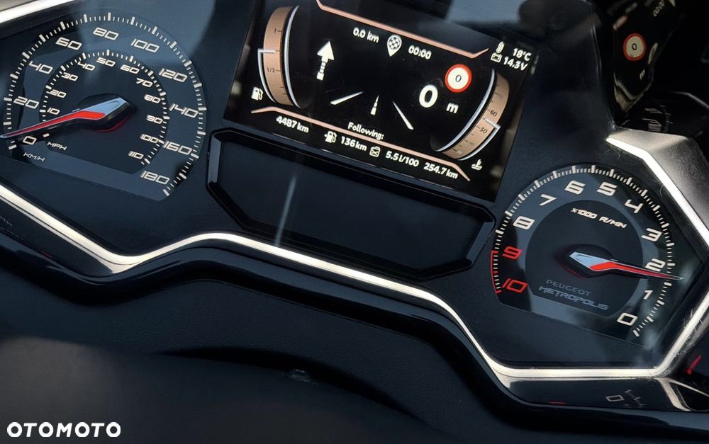 Peugeot Metropolis - 8