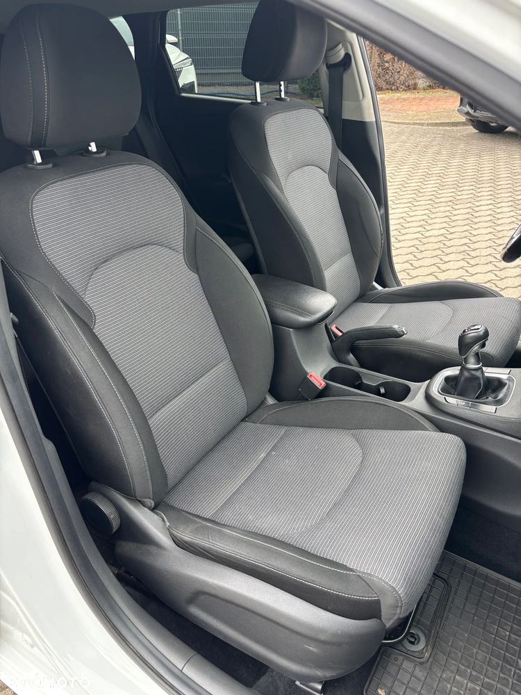 Hyundai i30 1.6 D Classic + - 9