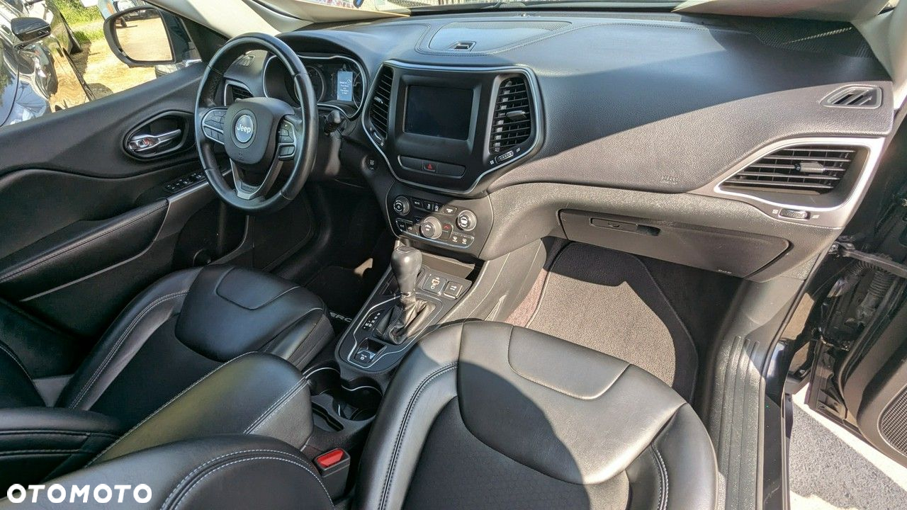 Jeep Cherokee - 18