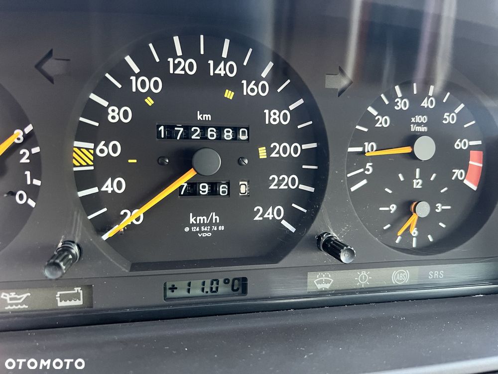 Mercedes-Benz Klasa E 260 - 35