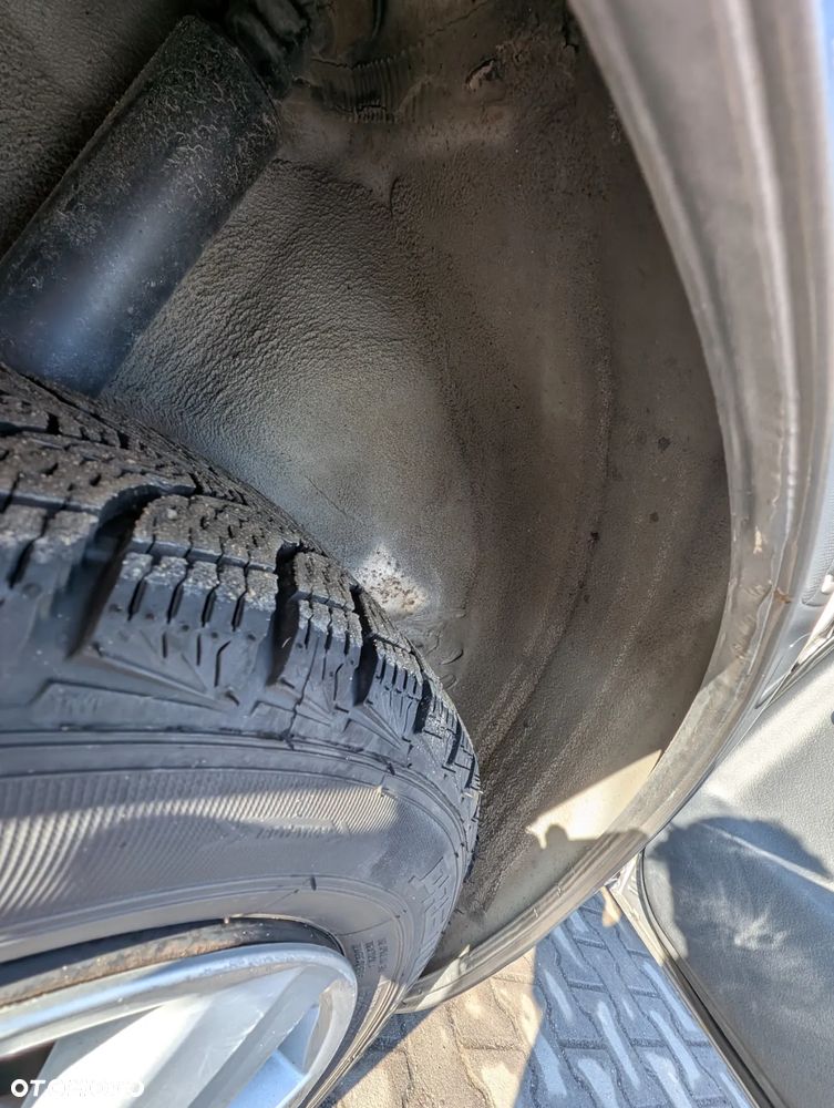 Toyota Yaris 1.3 - 23