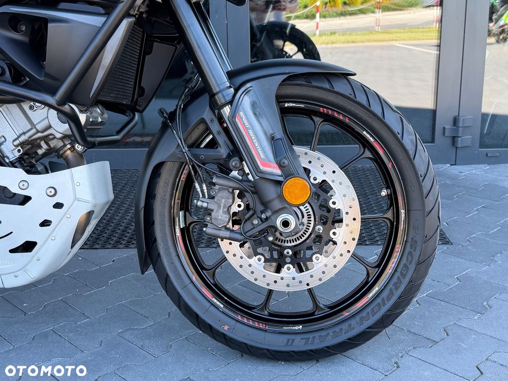 Suzuki V-STROM - 8