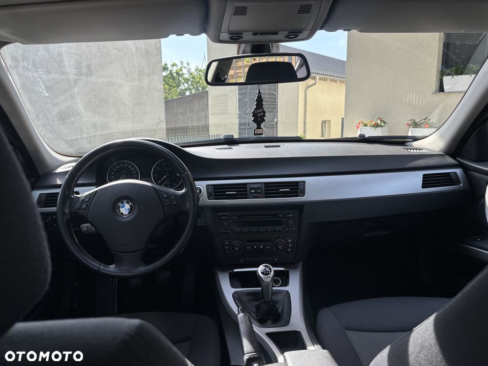 BMW Seria 3 318i - 34