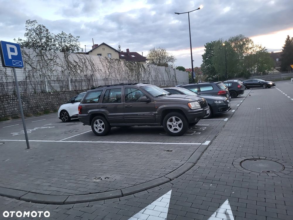 Jeep Grand Cherokee - 24