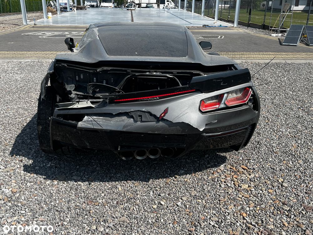 Chevrolet Corvette - 8