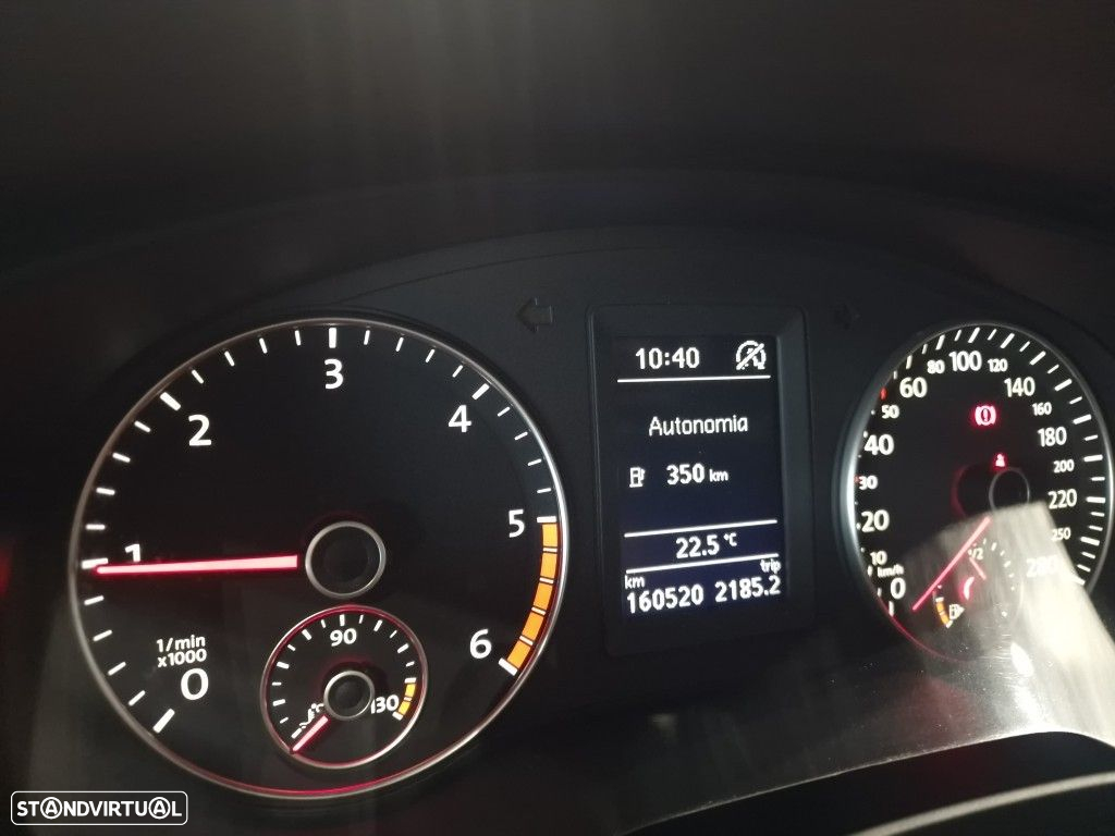 VW Jetta 1.6 TDi Highline - 23