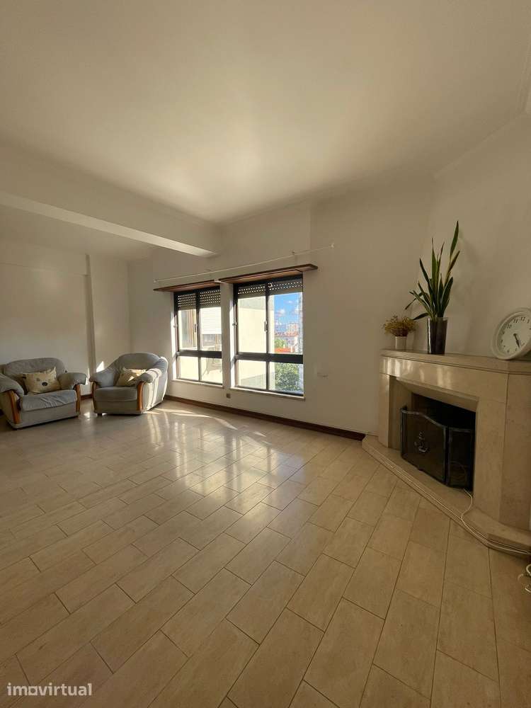 Apartamento T2 no Lumiar - Arrendamento - Grande imagem: 2/22