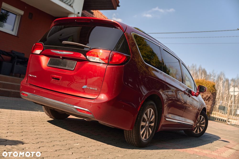 Chrysler Pacifica - 4