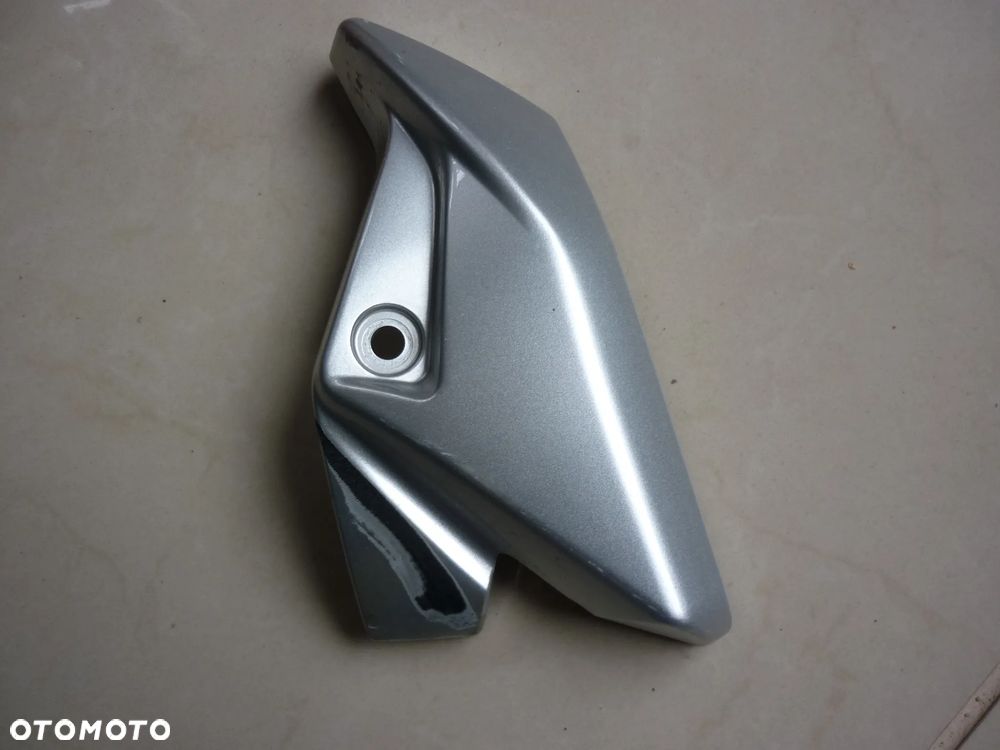 Osłona lampy Suzuki GSR 600 prawa - 1