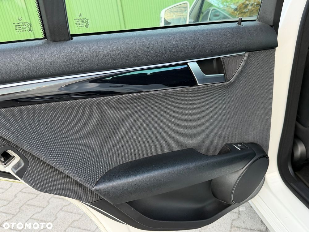 Mercedes-Benz Klasa C 220 (BlueTEC) d BlueEffICIENCY Edition 7G-TRONIC - 23
