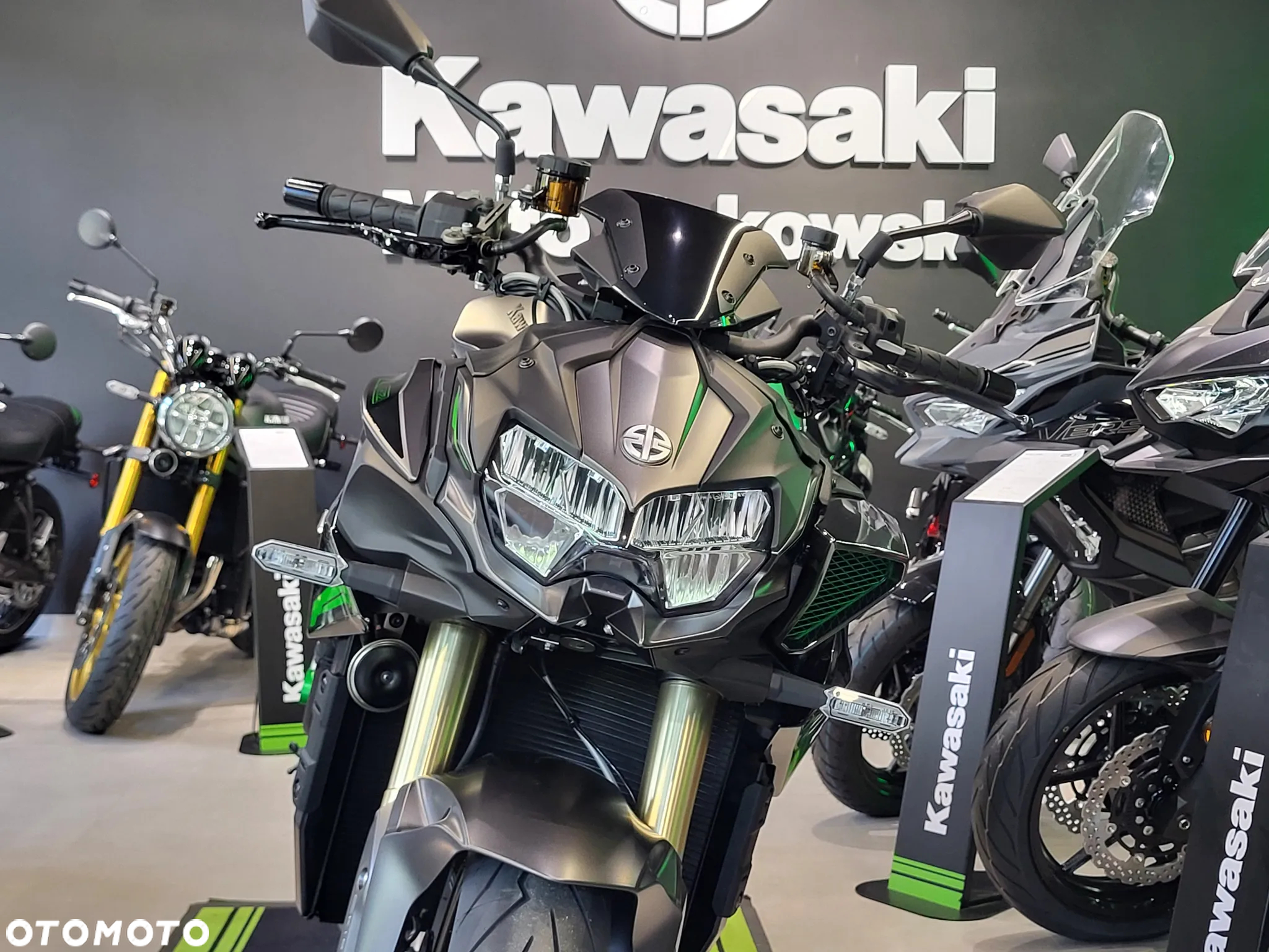 Kawasaki H2 - 10