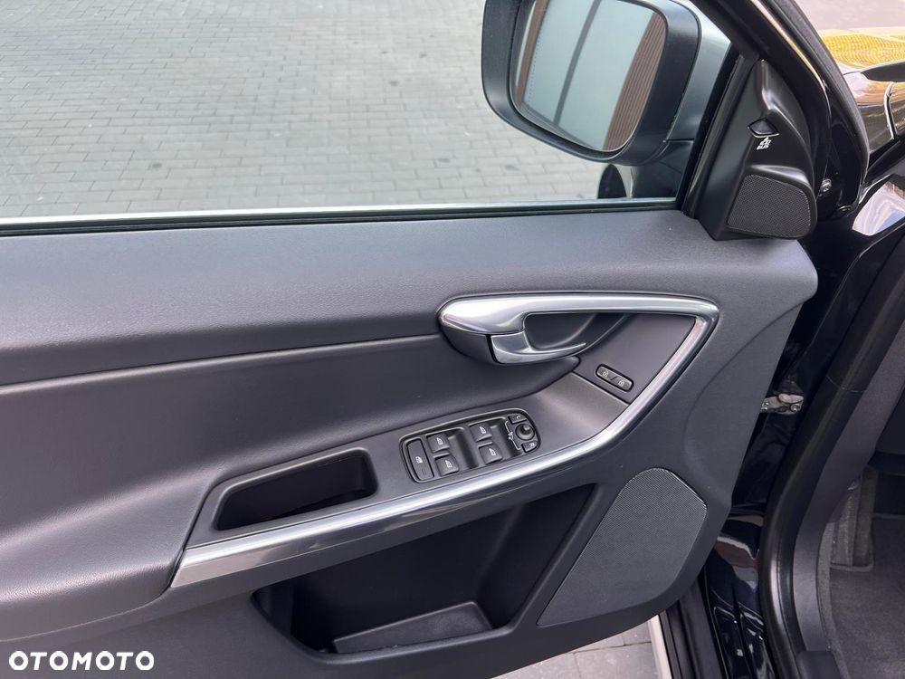 Volvo XC 60 D4 AWD R-Design Kinetic - 20