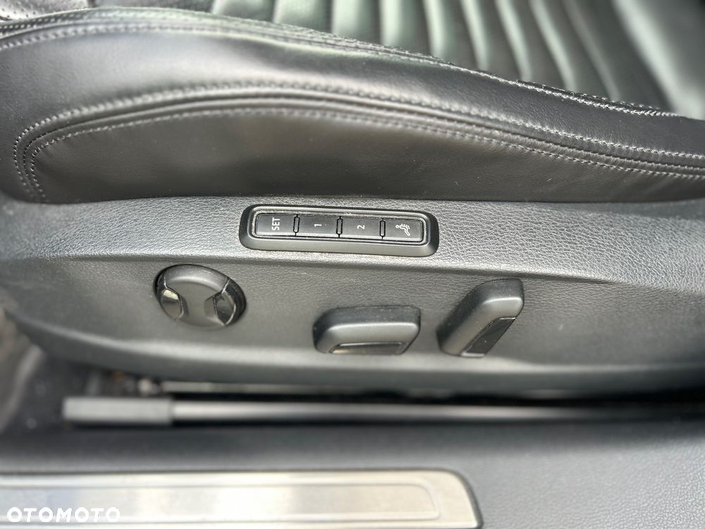 Volkswagen Passat 2.0 TDI SCR 4Motion DDG Highline - 25