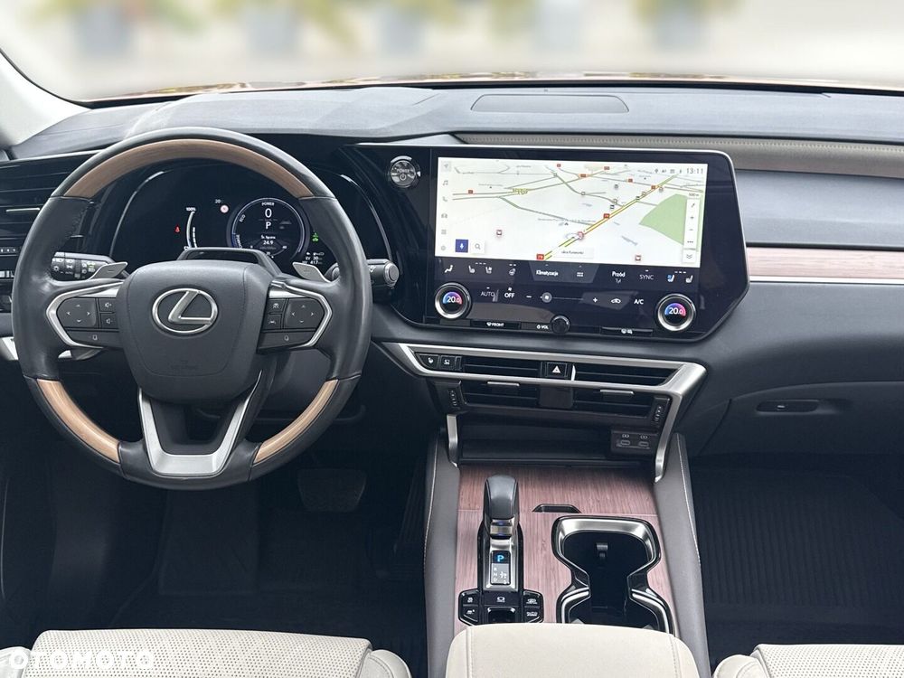 Lexus RX 450h+ Omotenashi - 23