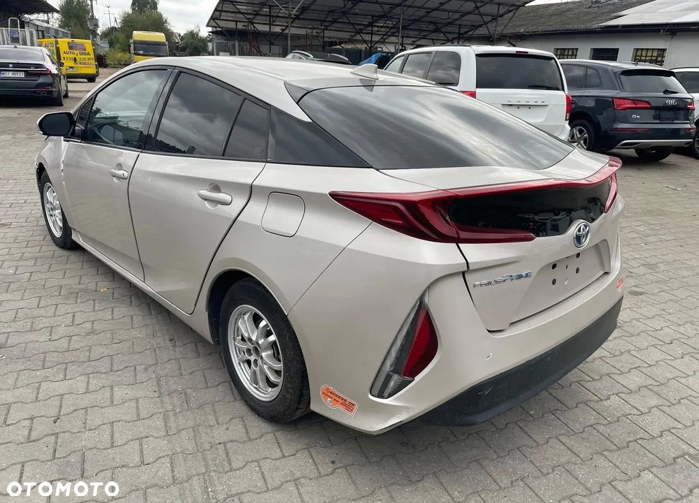 Toyota Prius ver-1-8-hybrid-executive - 1