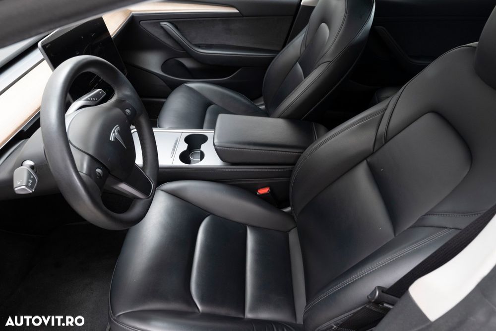 Tesla Model 3 - 6