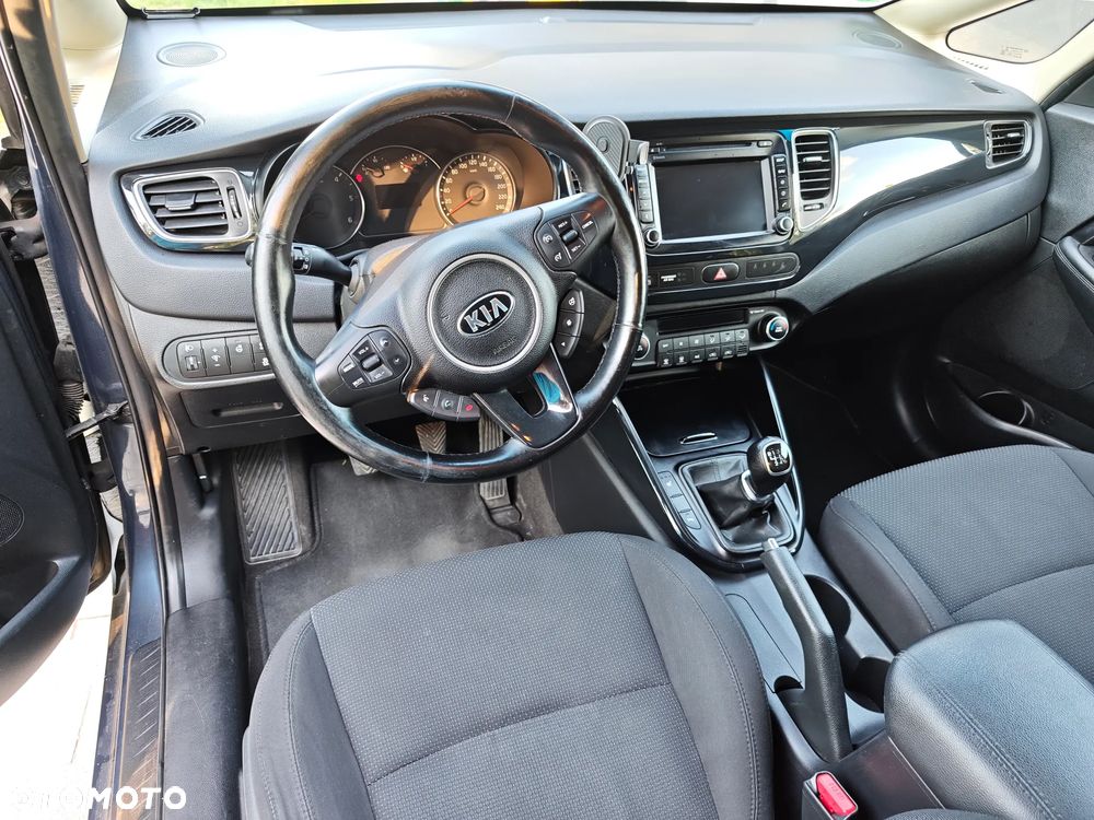 Kia Carens - 11