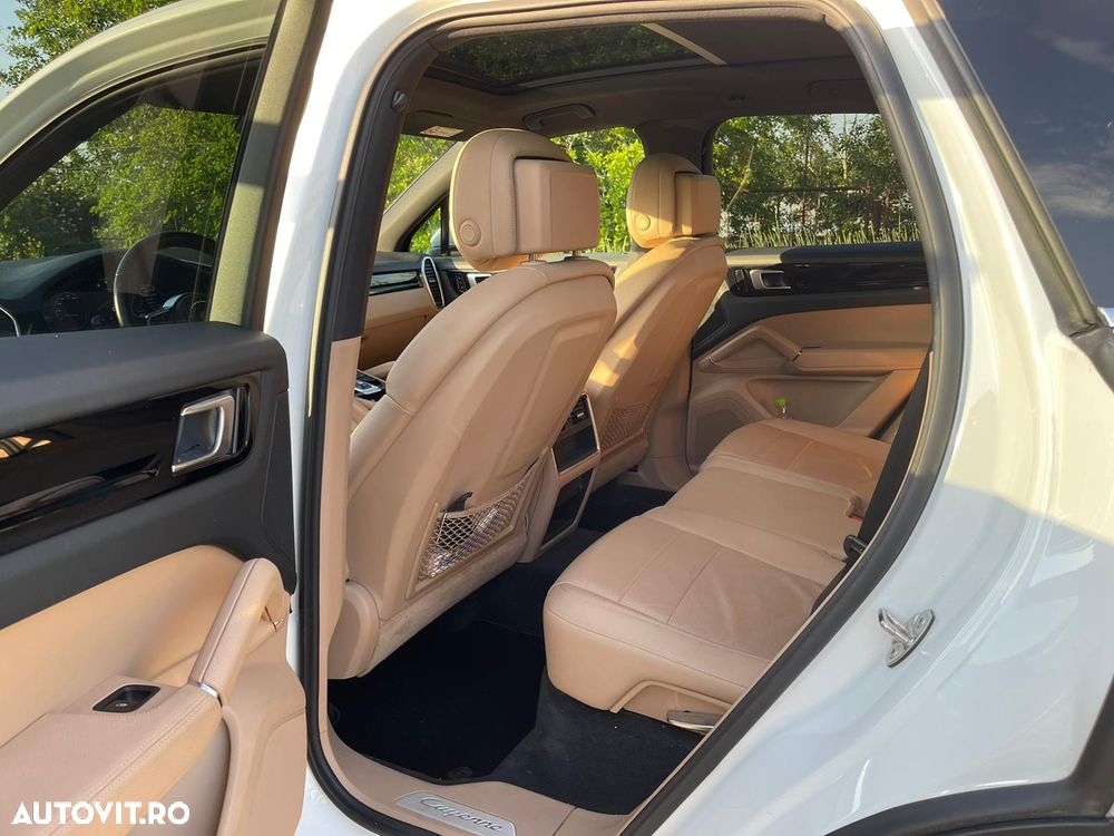 Porsche Cayenne - 8