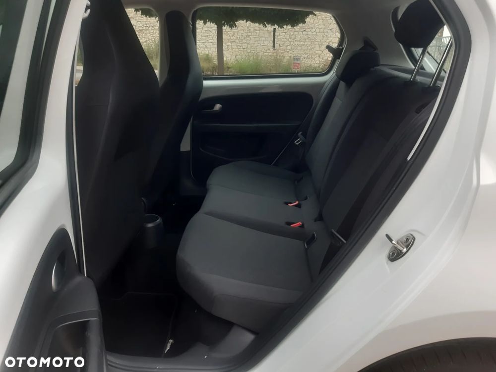 Volkswagen up! Active - 13