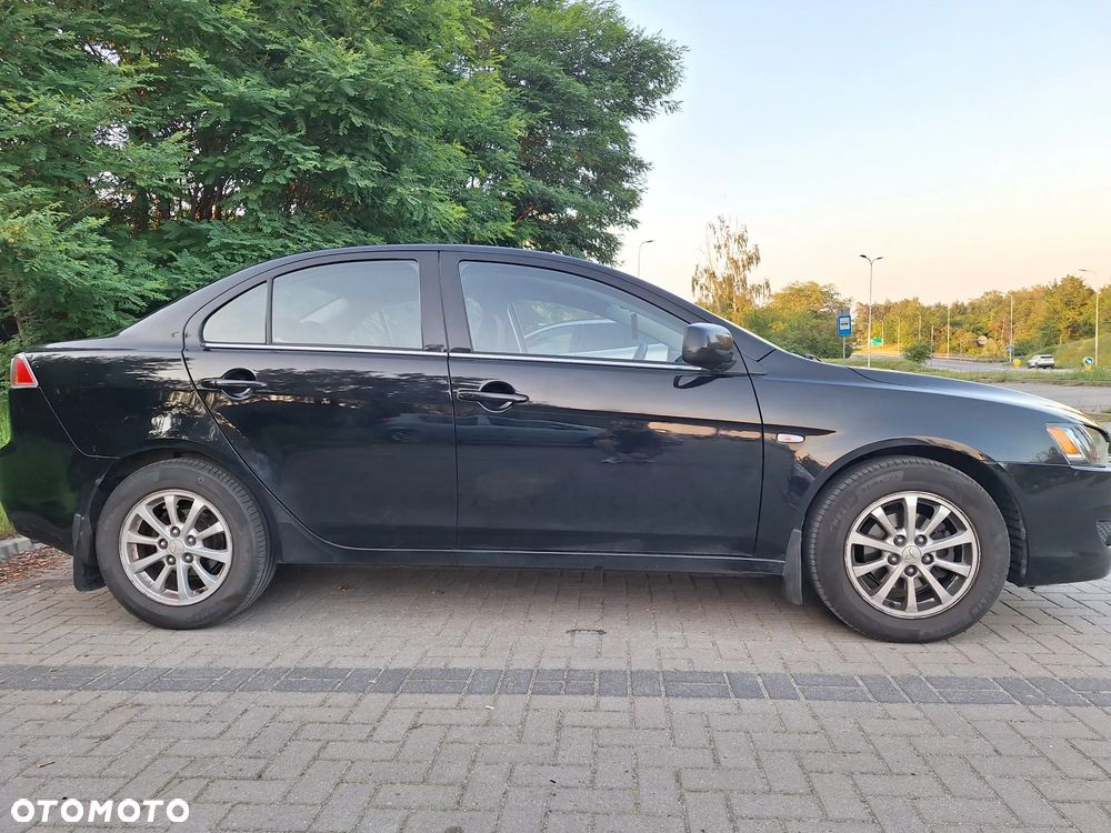 Mitsubishi Lancer 1.6 Invite - 3