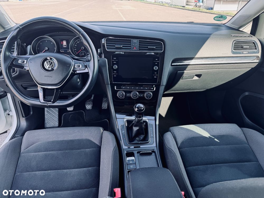 Volkswagen Golf - 12