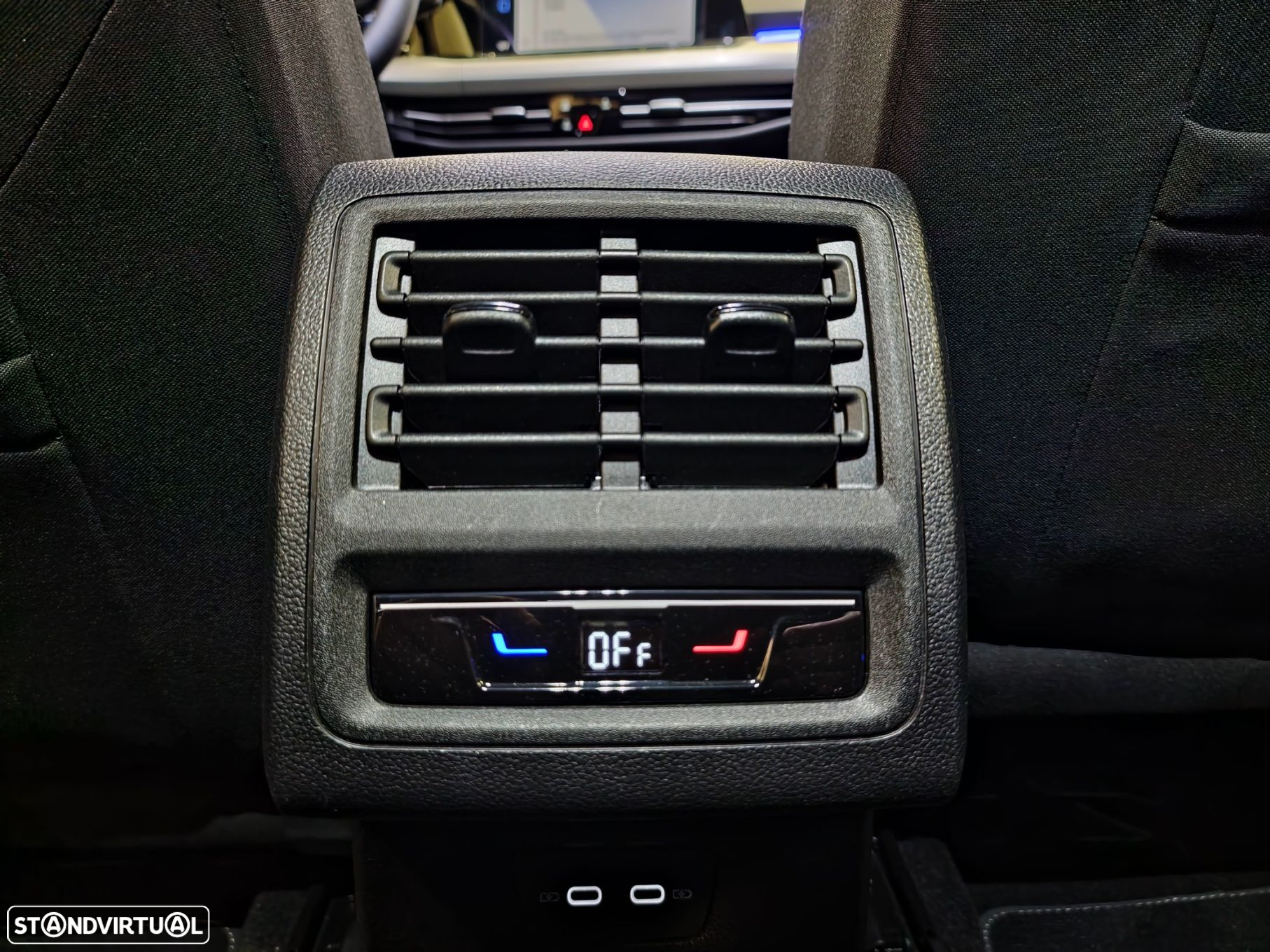 VW Golf 1.0 eTSI Life DSG - 32