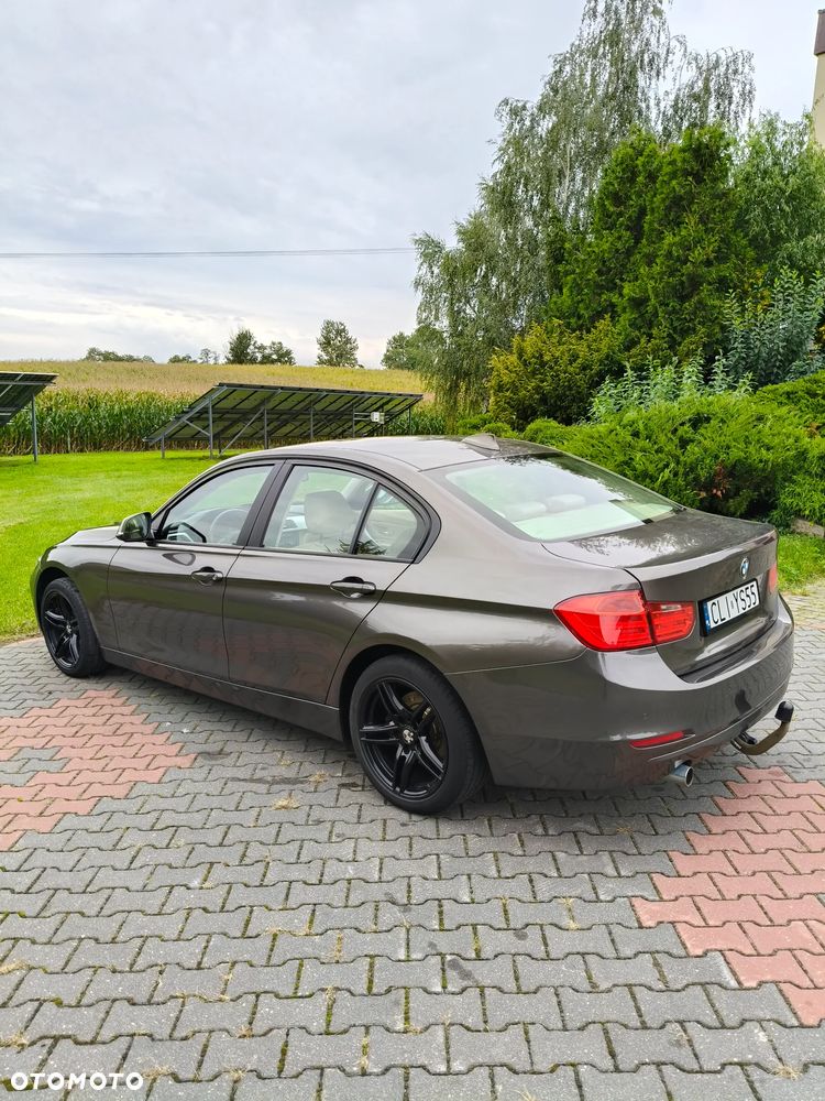 BMW Seria 3 316d - 17