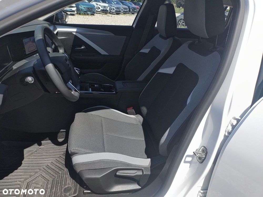 Opel Astra 1.2 T Business Edition S&S - 11